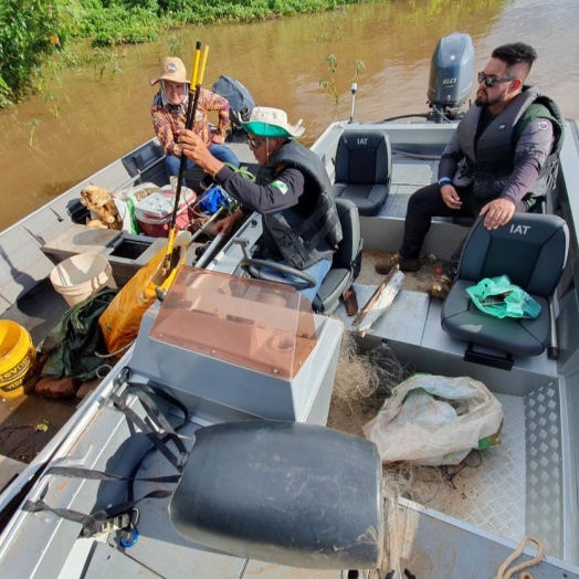 IAT apreende material proibido e aplica multas por pesca ilegal no Rio Paraná
