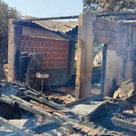 Idosa de 86 anos morre carbonizada dentro de casa no Oeste do Paraná