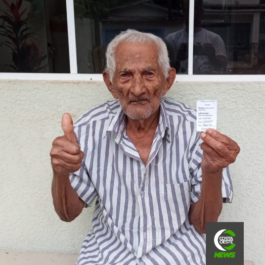 Idoso de 103 anos é vacinado contra a Covid-19 em Guaíra