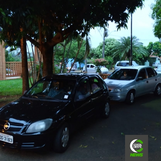 Idosos “pernoitam” na fila em busca da vacina contra a covid-19 em Santa Helena