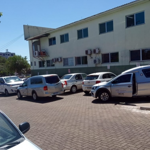 Impactante: carros funerários formam fila para retirada de vítimas da Covid-19 no Hospital Municipal