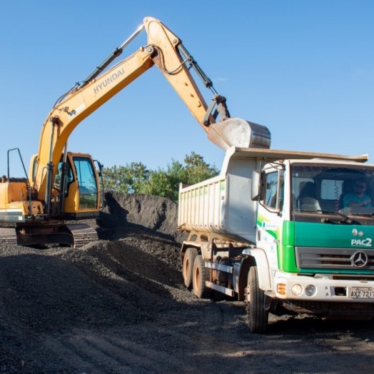 Iniciada as obras de recuperação de estrada rural com aplicação de fresado de asfalto em São Miguel