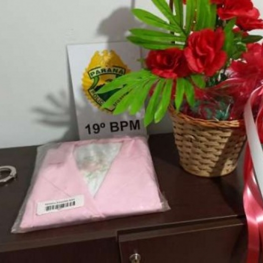 Inusitado: coroa de flores e roupa são levadas de funerária em Ouro Verde do Oeste