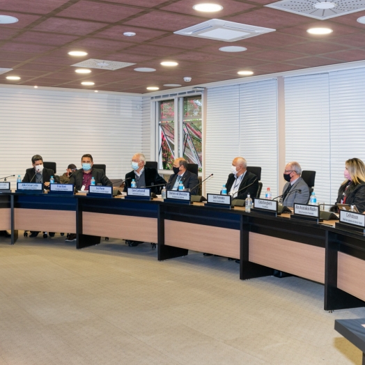 Itaipu avalia apoio ao estudo de viabilidade de nova ponte sobre o Rio Paraná