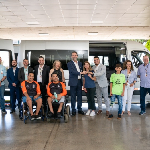 Itaipu doa van adaptada ao projeto social Maestro da Bola, em Foz do Iguaçu