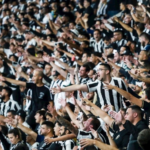 Jogadores do Botafogo provocam Atlético-MG em festa pós-título: 