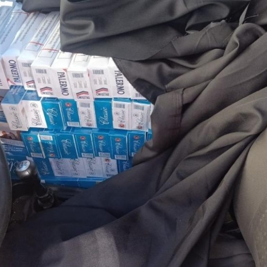 Jovem é preso com 200 maços de cigarros carregados em Santa Helena