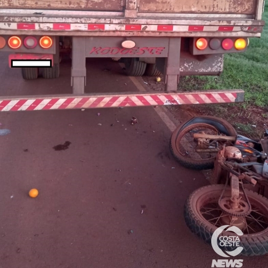 Jovem morre ao colidir moto na traseira de caminhão em Pato Bragado
