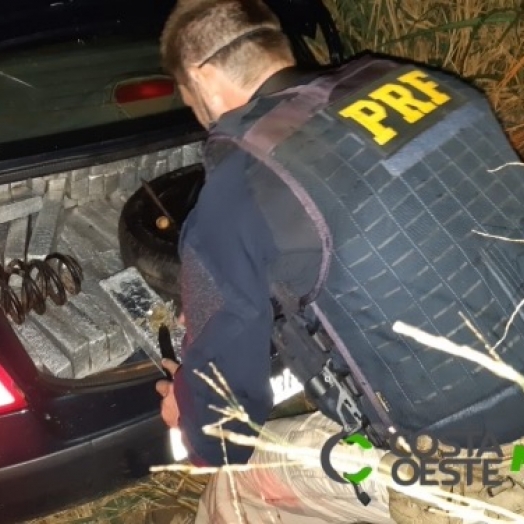 Jovem pega carro carregado com drogas em São Miguel do Iguaçu e é preso pela PRF