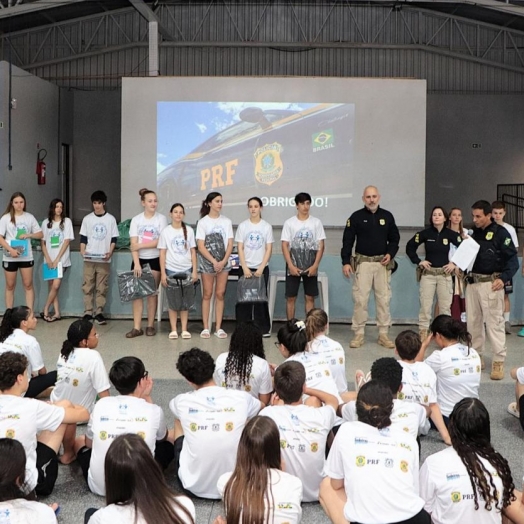 Jovens Lindeiros Ligados à Vida têm dia de “caça ao bandido” em atividades em Santa Helena