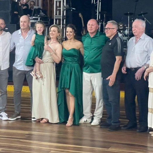 Lenda do futebol, Alcindo Sartori celebra 58 anos em festa com tema italiano no Paraná