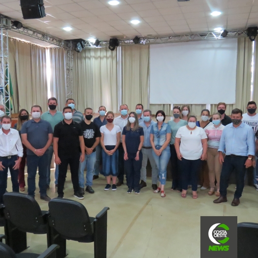 Lideranças de Santa Helena visitam hospital filantrópico em Assis Chateaubriand