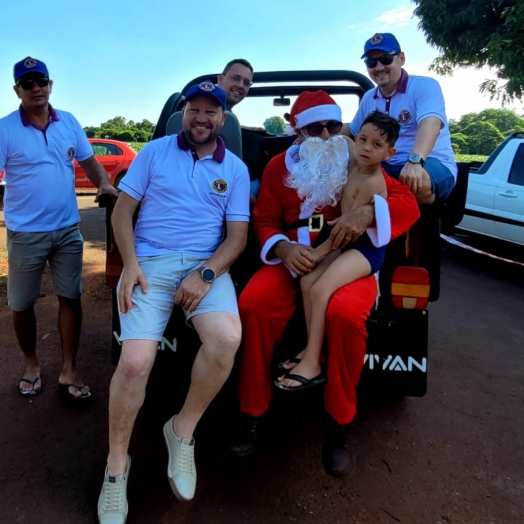 Lions Clube de Santa Helena proporciona um dia diferente com muita alegria para moradores do Conjunto Natureza