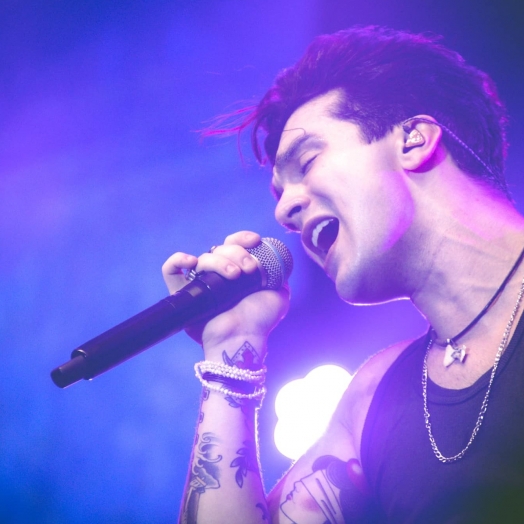 Luan Santana sobe ao palco da Expo Santa Helena neste sábado (27)