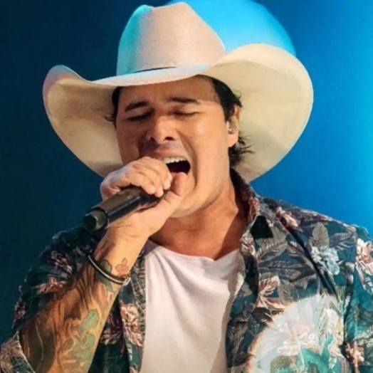 Luto: cantor Aleksandro, da dupla com Conrado, morre em acidente de ônibus em SP