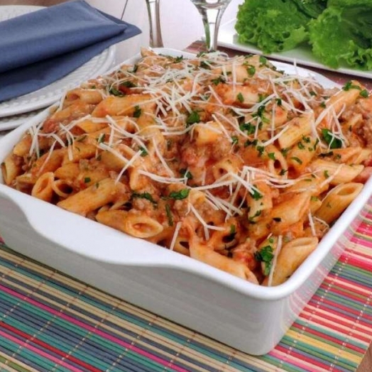 Macarrão à bolonhesa na panela de pressão