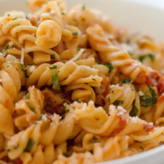 Macarrão com sobras de churrasco na panela de pressão