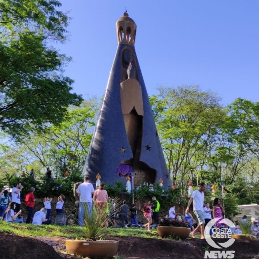 Mais de 30 mil pessoas já passaram pela grande imagem em Itaipulândia nesta terça-feira (12)