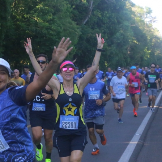 Mais de 4 mil corredores celebram esporte e natureza na Meia Maratona das Cataratas