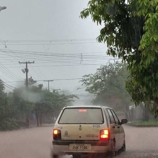 Mais de 50 casas foram alagadas pela chuva em Foz do Iguaçu