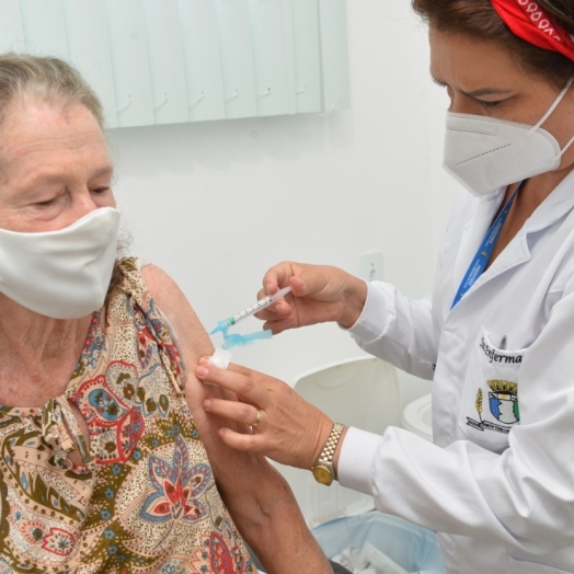 Mais de 800 idosos do grupo prioritário foram vacinados neste final de semana em Santa Terezinha de Itaipu