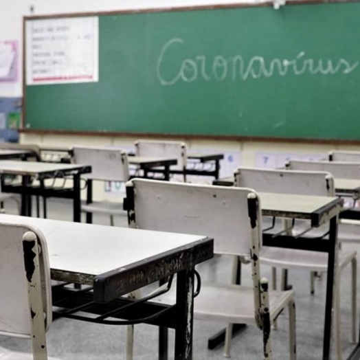 Mais quatro colégios estaduais registram casos de covid-19 em educadores