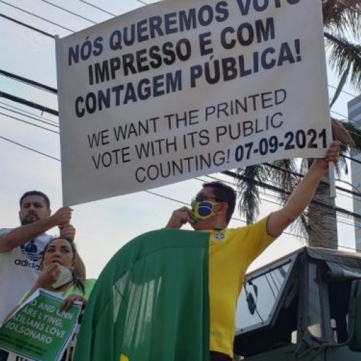 Manifestantes pró-governo vão às ruas em Foz contra o STF e por voto impresso