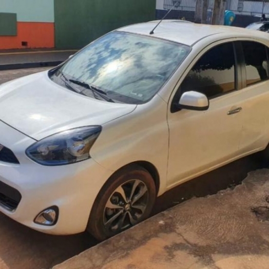 Marido presenteia a mulher com um carro roubado no Paraná