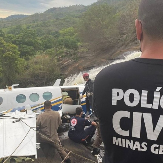 Marília Mendonça morre em queda de avião em Minas Gerais