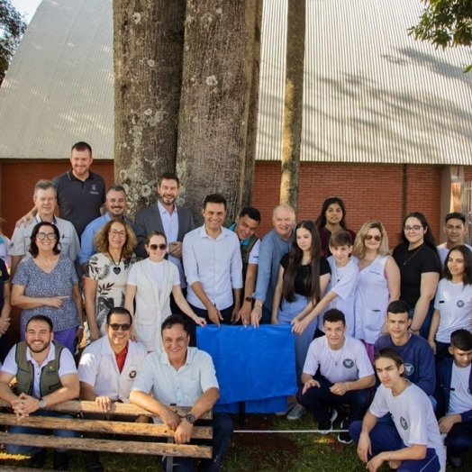 Medianeira comemorou o Dia da Arvore com o tombamento de Paineira como bem protegido pelo patrimônio ambiental