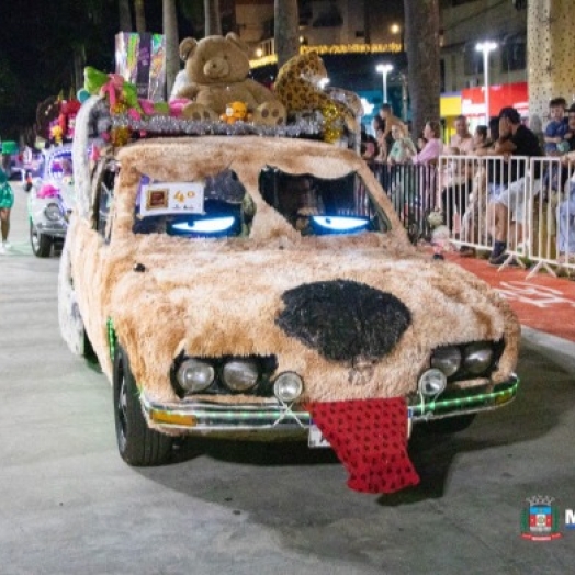 Medianeira: Criatividade e espírito natalino brilham na Parada de Natal