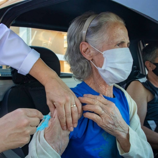 Medianeira inicia vacinação de idosos acima de 76 anos