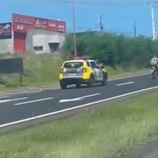 Medianeira: Sem CNH e fugindo da PM, motociclista é detido após andar na contramão na BR 277