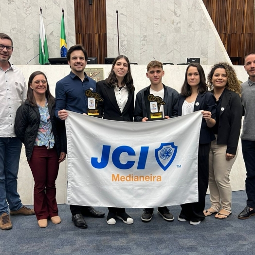 Medianeirense é campeã estadual de Oratória