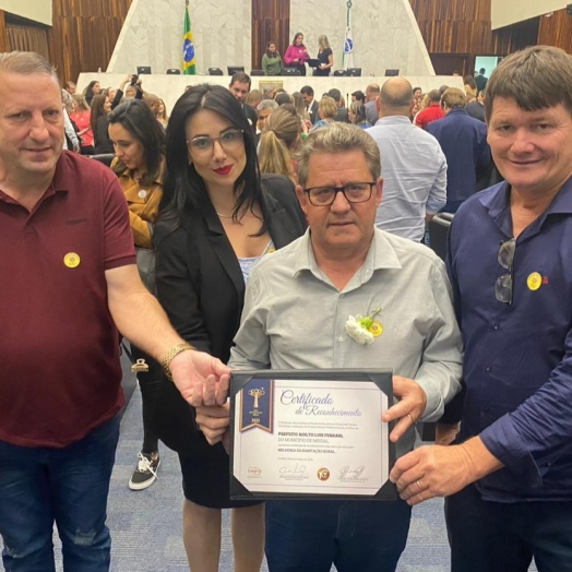 Missal recebe troféu do Prêmio Gestor Público Paraná organizado pelo Sindicato dos Auditores Fiscais da Receita do Estado do Paraná
