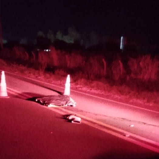 Motociclista morre após colidir com Corolla e ser arrastado por outro veículo na PR-495, em Missal
