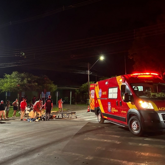 Motociclista se fere após colisão com carro no centro de São Miguel do Iguaçu