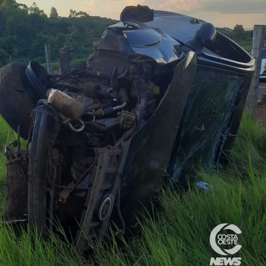 Motorista é socorrido em estado grave após capotar carro na PR-590 em Matelândia