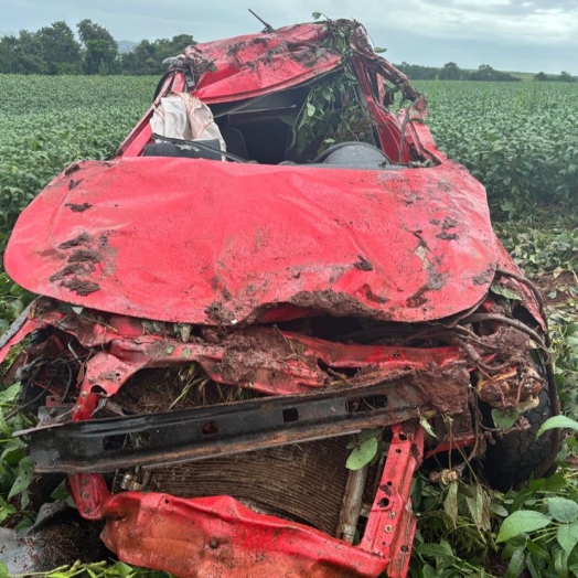 Motorista morre após carro sair da pista e atingir poste na PR-180 em Cascavel