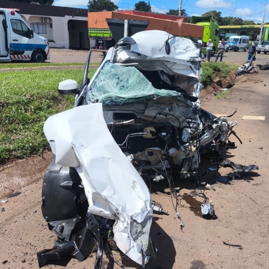 Motorista morre e três pessoas ficam feridas em acidente na BR-277