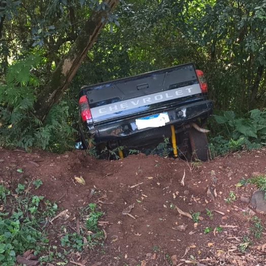 Motorista sem CNH é preso por embriaguez após colidir contra carro estacionado em São Miguel do Iguaçu