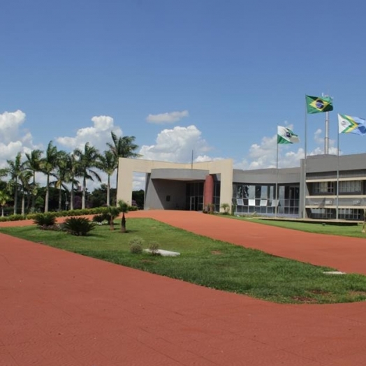 Prefeita de Itaipulândia é denunciada por improbidade administrativa juntamente com seu marido