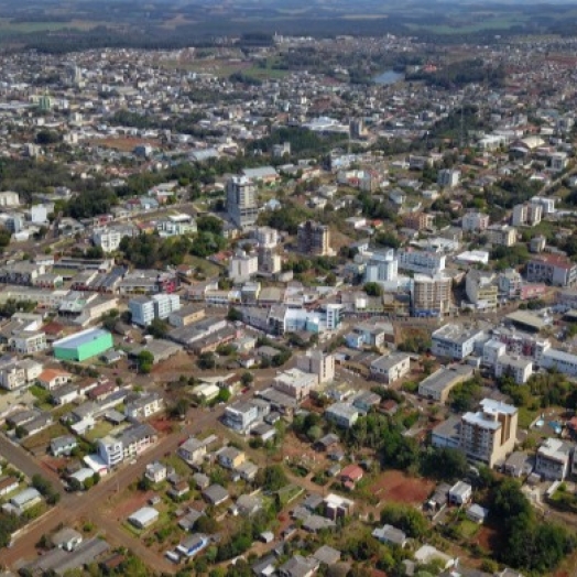 MPPR em Dois Vizinhos obtém bloqueio de bens de prefeito, delegado e outras cinco pessoas em ação relacionada a festas realizadas na delegacia
