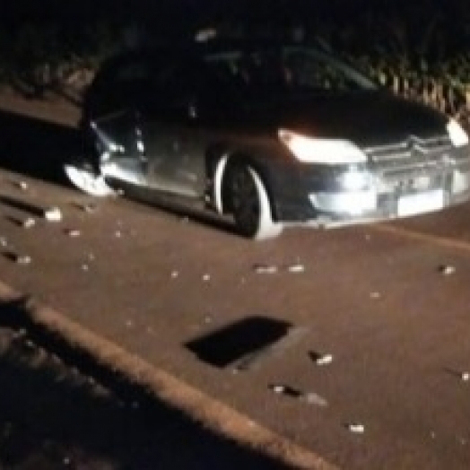 Mulher morre atropelada por caminhão ao ajudar empurrar carro sem combustível na região oeste