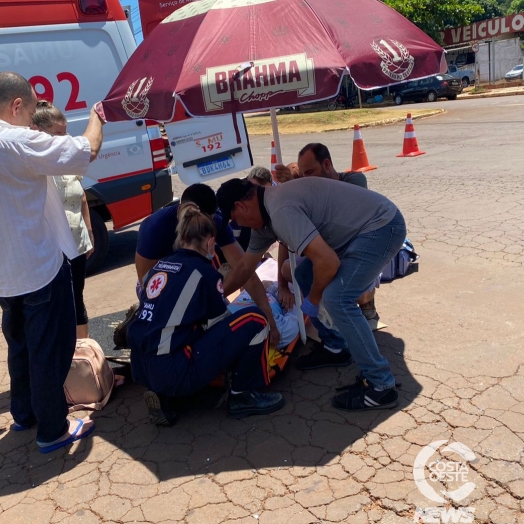 Mulher tem fratura na perna após acidente em Santa Helena envolvendo motocicleta e camionete