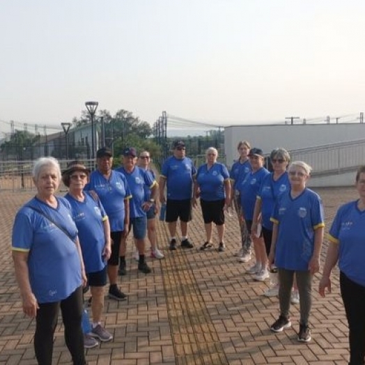Município de Santa Helena disponibiliza uniformes esportivos para crianças e idosos