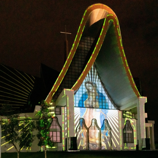 Natal de Luzes de Itaipu reforça turismo religioso da Catedral Nossa Senhora de Guadalupe, em Foz do Iguaçu