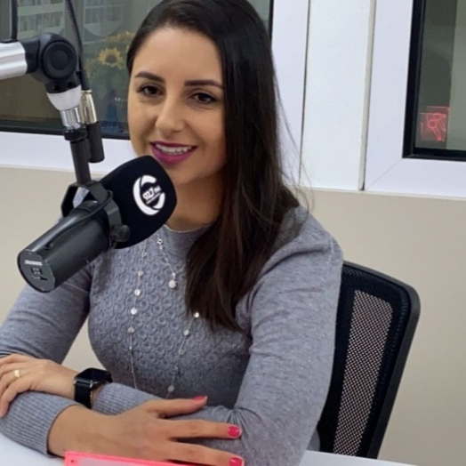 Nayara Fidelis recebe prêmio 