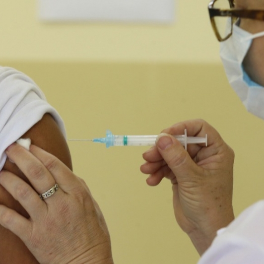 No fim de semana, 14,2 mil doses da vacina contra a Covid-19 foram aplicadas no Paraná