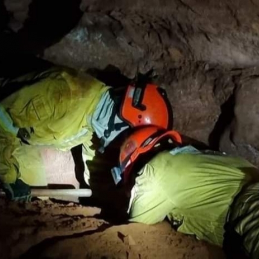 Nove pessoas seguem desaparecidas após desabamento em caverna